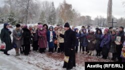 Евгений атакай гыйбадәт кыла