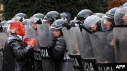 Во время акции протеста в Тиране 21 января 2010 г.