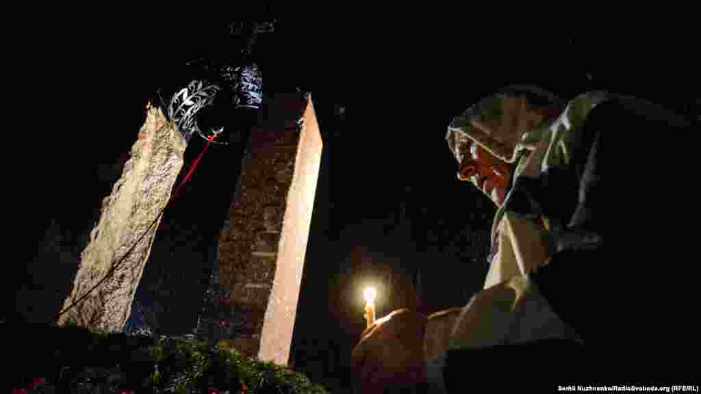 Ukraine -- Honoring Chornobyl liquidators in Kyiv near Chernobyl church, 26Apr2016