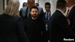 Președintele ucrainean Volodimir Zelenski sosind la summitul UE de la Bruxelles, pe 15 octombrie.