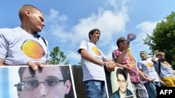 Намоиши тарафдорони Эдвард Сноуден дар Украина