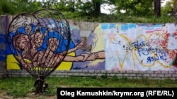 Графіті у Сімферополі із зафарбованим Путіним, 1 червня 2015 року