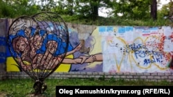 Граффити в Симферополе, июнь 2015 года