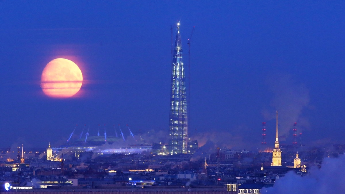 Above St. Petersburg, Europe's Tallest Skyscraper Takes Shape