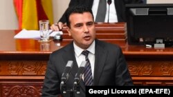 Premierul Macedoniei, Zoram Zaev , în Parlamentul de la Skopje, 15 octombrie 2018 