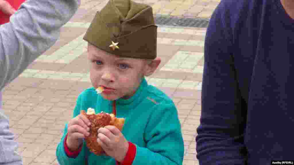 Башта хәрби башлык булса да, ашау балаларча