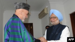 Afghan President Hamid Karzai (left) with Indian President Manmohan Singh in New Delhi on December 13