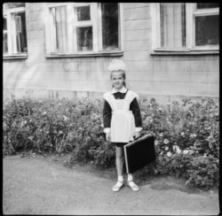 Most of the photos were shot with 35 mm cameras while others, like this, of a schoolgirl holding a fashionable “diplomat” suitcase, were shot with 6x6 cm medium-format cameras – an expensive rarity during the Soviet period.