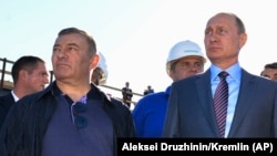 Аркадий Ротенберг и Владимир Путин в Крыму в сентябре 2016 года