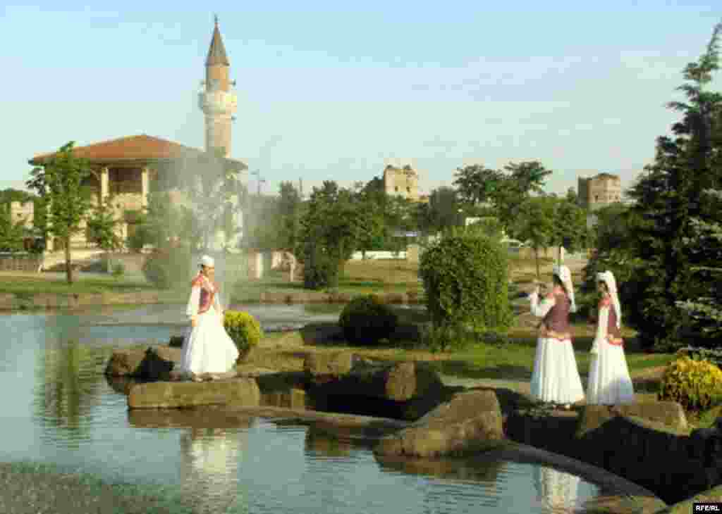 İstanbul Sabantuyı - 2009 - İstanbulda Topkapı mädäniät parkında uzgan tatar sabantuyı. Selman Yeşil fotoları © tawish.org