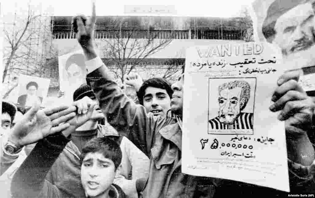 واکنش شهروندان تهرانی به اعلام خروج شاه از ایران
