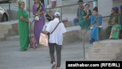 Gündelik durmuşy görkezýän bir pursat. Türkmenistan (arhiw suraty)
