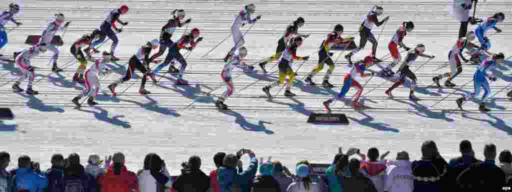 Athletes in action during the women&#39;s 7.5 kilometer + 7.5 kilometer&nbsp;skiathlon competition in the Laura Cross Country Center. 