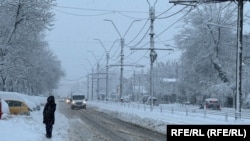 Ninsorile abundente au afectat transportul public din București.