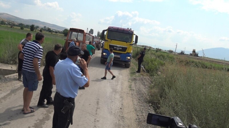 Земјоделци ја блокираа изградбата на експресниот пат Штип – Кочани, оти ќе немаат пристап до нивите