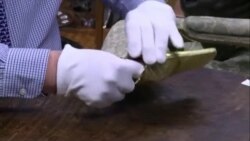 Айнаки Маҳатма Ганди ба маблағи беш аз 340 ҳазор доллар харидор пайдо кард