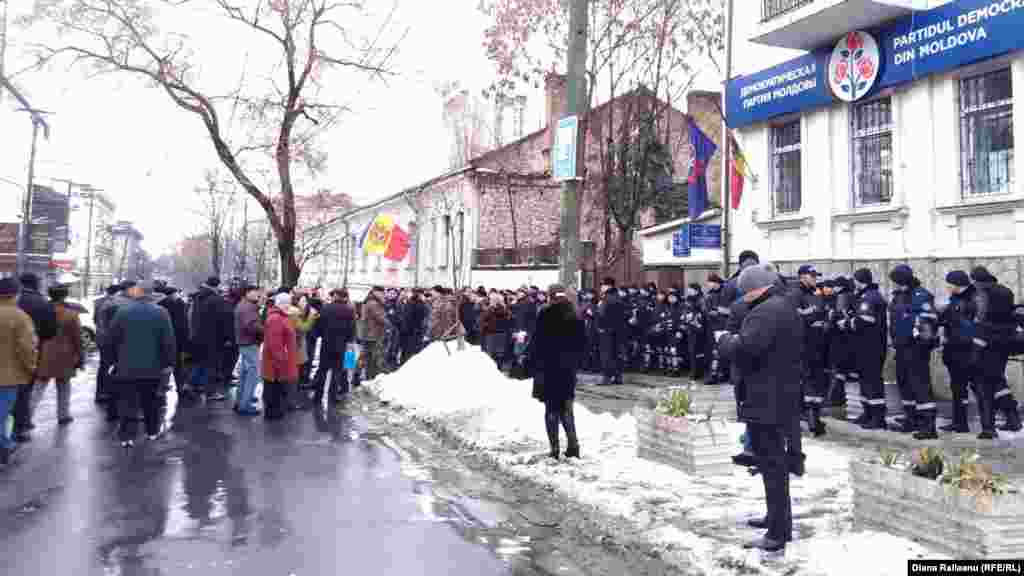 Protest în fața sediului PD...