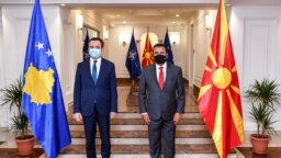 Kryeministri i Kosovës, Albin Kurti dhe ai i Maqedonisë së Veriut, Zoran Zaev. 