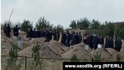 Похороны 20-летнего нелегального золотоискателя. Кушрабадский район Самаркандской области.