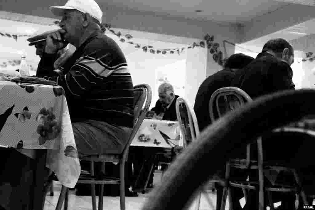 "Qocalar evi" - sonuncu dayanacaq #6