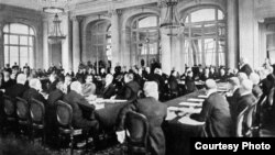 Dezbaterile dintr-un Comitet al Conferinței de la Paris (Foto: I. Țurcanu, M. Papuc, Basarabia în actul Marii Uniri de la 1918)