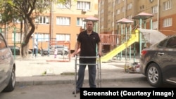 Алмаз Акчекеев Апрель окуясында эки бутунан ажыраган