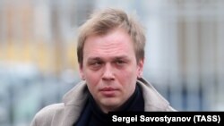 Спеціальний кореспондент видання «Медуза» Іван Голунов був затриманий співробітниками російської поліції 6 червня 2019 року, його звинуватили в розповсюдженні наркотиків