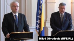 Ivo Josipović i Nebojša Radmanović na konferenciji za novinare, 8. jul 2013.