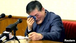 Özüni Kim Dong Çul diýip tanadan raýat.