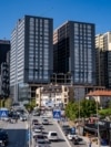 Ndërtesa të larta të ndërtuara në vitet e fundit në një lagje në kryeqytetin e Kosovës, Prishtinë, shtator 2025.