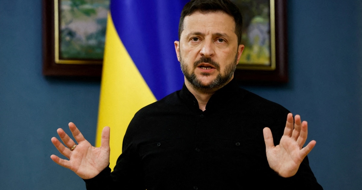 Довіра до Зеленського знижується: результати опитування КМІС