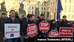 Praga, çehler Babişiň işden çekilmegine çagyrýar. 