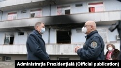 Președintele Klaus Iohannis a mers la spitalul „Matei Balș" din Capitală în această iarnă după incendiul în care au murit 17 persoane. Aici, președintele țării alături de Raed Arafat. „Matei Balș", 29 ianuarie 2021