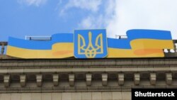 Наразі затверджено лише малий герб України – тризуб
