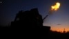 Боец 110-й отдельной бригады войск ТРО ВСУ ведет огонь из гаубицы по российским захватчикам на передовой в Запорожской области. Украина, 16 июня 2025 года