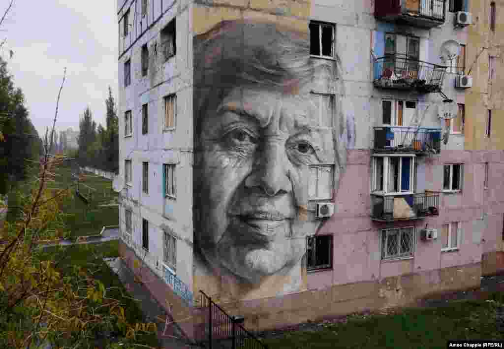 The finished portrait. Van Helten&#39;s work has been a huge boon for some small towns. By the time he left Avdiyivka, locals were beginning to gather and photograph the artwork.&nbsp;