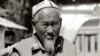 Джерге-Таль - горный район в Таджикистане, в котором издревле селились кочевники из соседней Киргизии. Теперь они говорят на двух языках, принадлежат двум культурам. Джерге-Таль сильно пострадал от гражданской войны в Таджикистане в начале 1990-х годов. Многие его жители разъехались, но те, кто остались, хранят свои традиции и память о предках