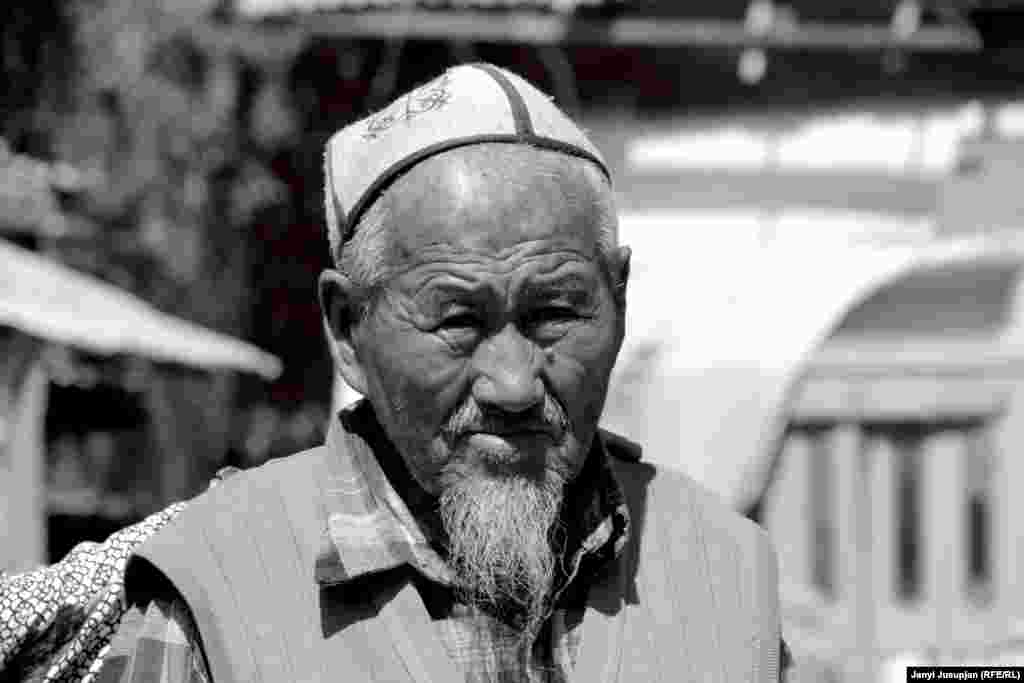 Mahmarajap, 84, was born just months after his father fled Jerge-Tal, fearing possible political repression. Three years ago, he learned that his father Raimkul died in 1960 in Afghanistan’s Pamir region, where he had found refuge, remarried, and had four children. Most of Mahmarajap’s children now live in Kyrgyzstan. With the money they send, he is a building a new house with space for a shop.