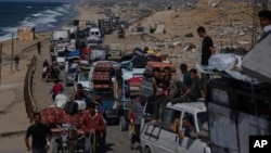 Palestinieni refugiindu-se în Gaza la 9 septembrie 2025. În premieră, Israelul a ordonat evacuarea întregii populații a orașului principal, Gaza City, pe care vrea să-l ocupe.