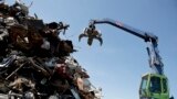 Feldolgozásra váró hulladék a Mü-Gu Kft. budapesti telepén 2016. június 8-án. A hulladékanyag-kereskedő és feldolgozó cégnél a hulladék több mint 85 százalékát újrahasznosítják. (Képünk illusztráció).