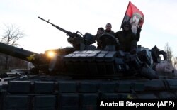 Українські танкісти на дорозі в Херсонській області, 14 листопада 2022 року
