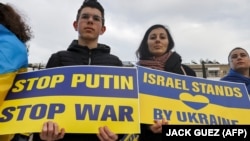 Одна из первых массовых демонстраций в Израиле против российского вторжения в Украину. 19 марта 2022 года