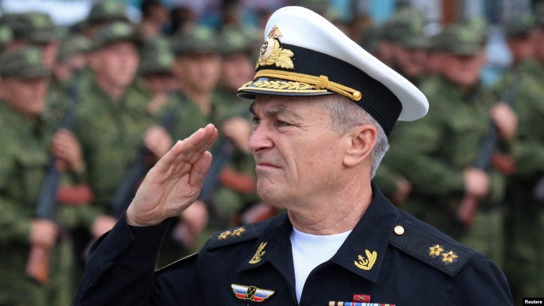  Amiralul Viktor Sokolov, 61 de ani, este născut în Republica Moldova și a fost numit la conducerea flotei ruse la Marea Neagră în luna septembrie a anului trecut.