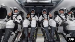 Екіпаж повернувся на Землю в тій самій капсулі під назвою Resilience, якою вони летіли до МКС у листопаді 2020 року