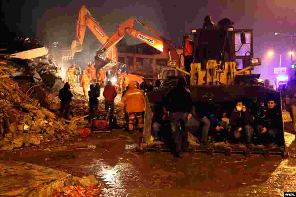 Фоторепортаж с землетрясения в Ване #32