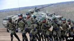 Российские военные участвуют в учениях неподалеку от чеченской границы, 19 марта 2015