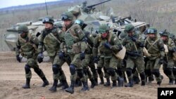 Російські військові беруть участь у навчаннях, 19 березня 2015 року