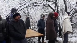 Migranti u 'Vučjaku' na mokrom, u snijegu i hladnoći
