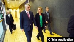 Presidenti Hashim Thaçi dhe Federica Mogherini, gjatë një takimi në Bruksel 
