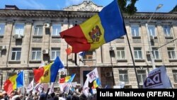 Proteste la CEC după ce s-a anunțat că nu vor fi deschide decât 139 de secții de votare peste hotare, Chisinau, 7 iunie 2021.